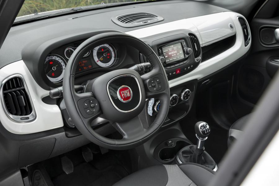  Fiat 500L Petit Bateau 2015 года  (фото 4 из 16)